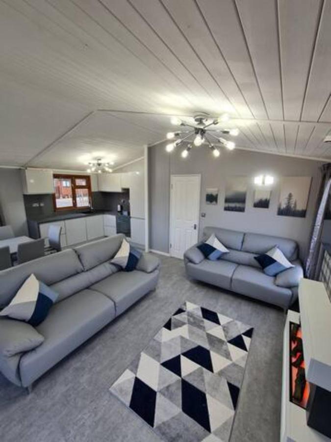 4 Bed Luxury Lodge With Hot Tub Near Lake District Warton  Εξωτερικό φωτογραφία