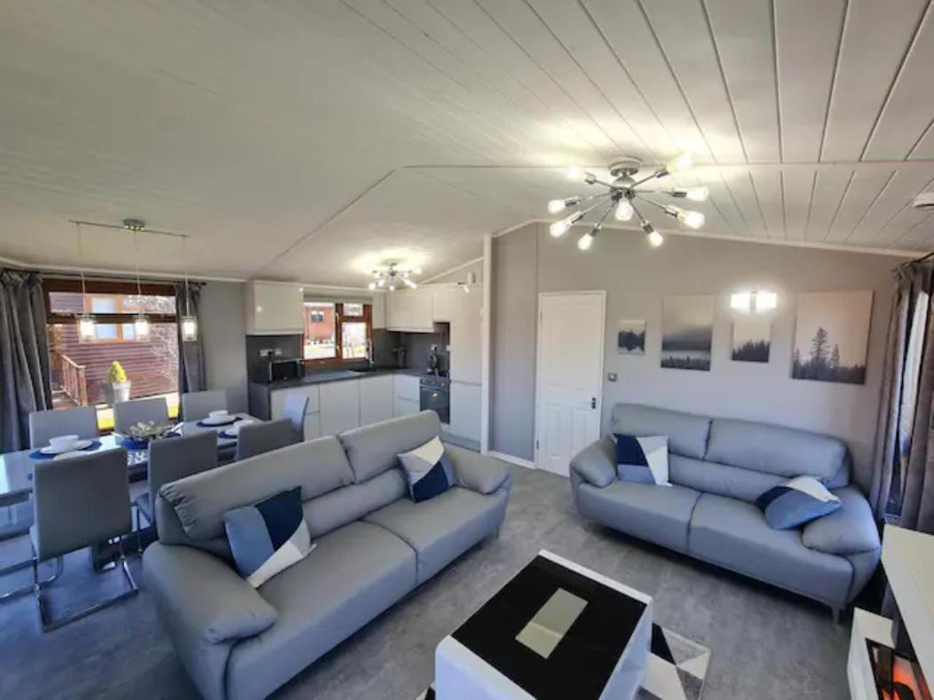 4 Bed Luxury Lodge With Hot Tub Near Lake District Warton  Εξωτερικό φωτογραφία