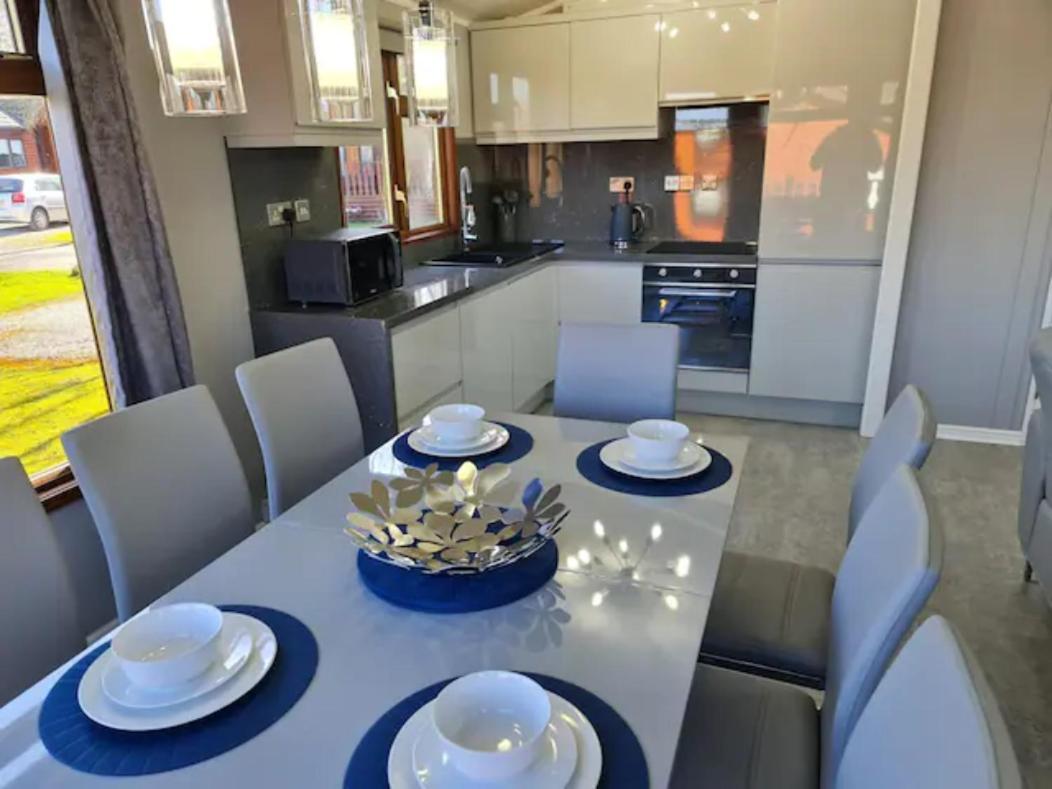 4 Bed Luxury Lodge With Hot Tub Near Lake District Warton  Εξωτερικό φωτογραφία