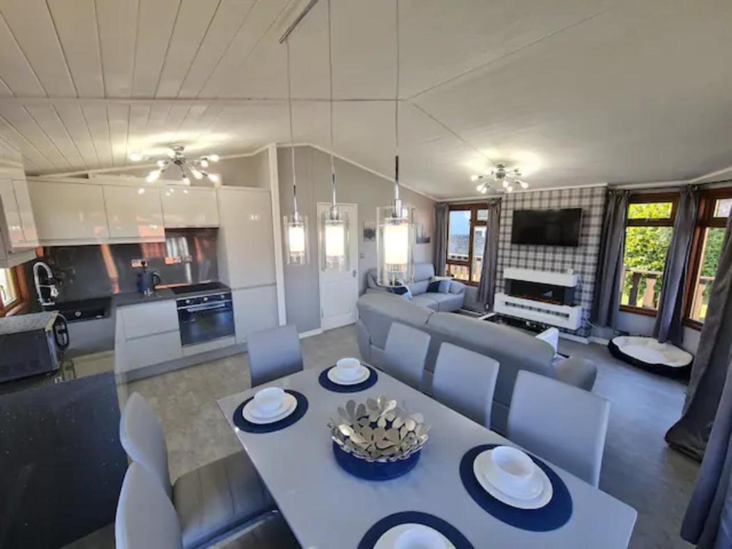 4 Bed Luxury Lodge With Hot Tub Near Lake District Warton  Εξωτερικό φωτογραφία