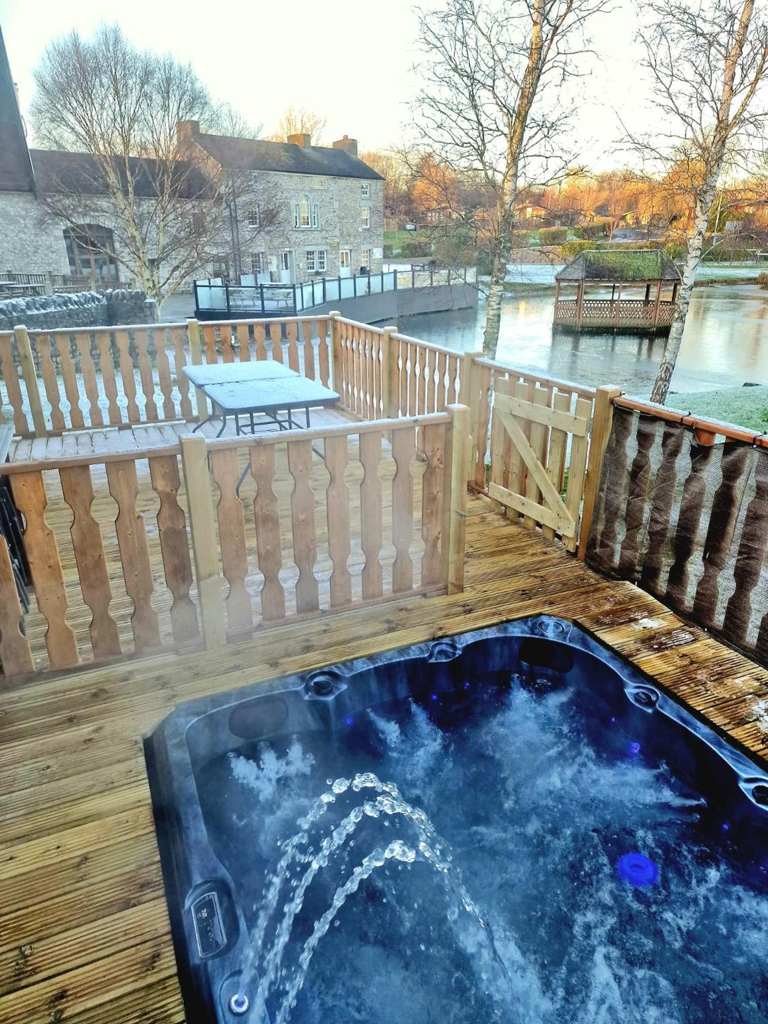 4 Bed Luxury Lodge With Hot Tub Near Lake District Warton  Εξωτερικό φωτογραφία